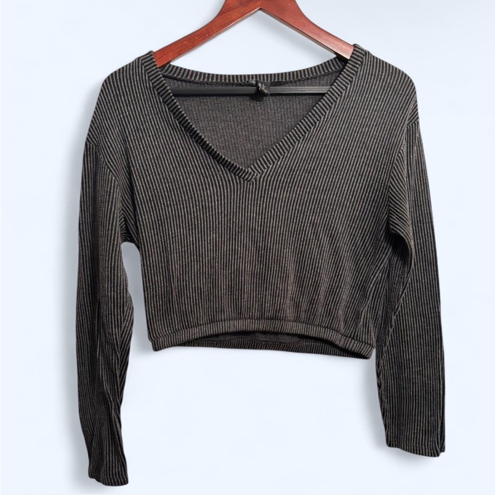 Black and Grey Striped V-Neck Cropped Long Sleeve